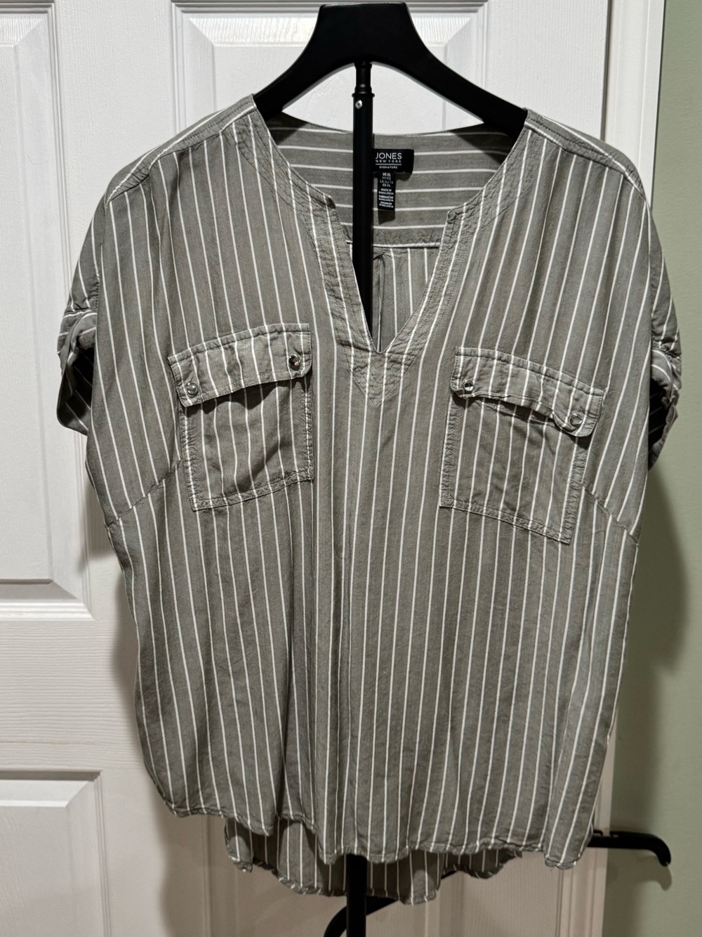 Jones New York women’s Olive Green Stripe Button-Pocket Shirt capped sleeve XL